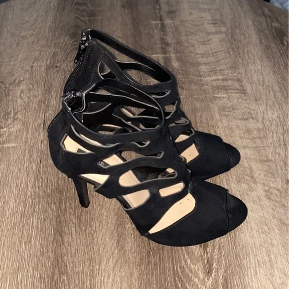 Forever 21 Women’s Black Heels - Picture 3 of 12